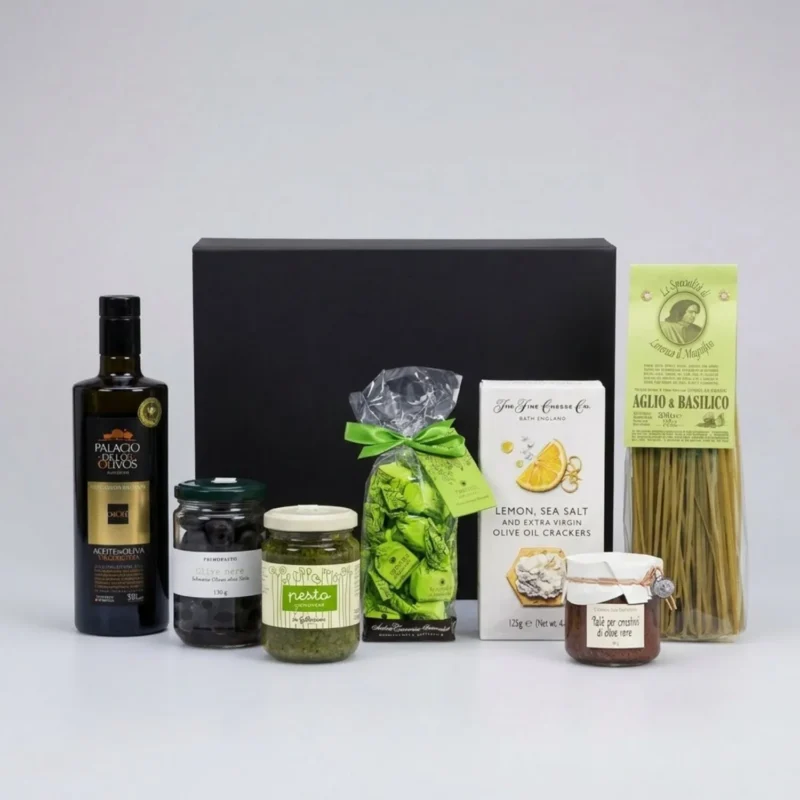7-teiliger Geschenkkorb Grünes Glück mit Olivenöl, Oliven. Linguine, Pesto und mehr mediterranen Spezialitäten