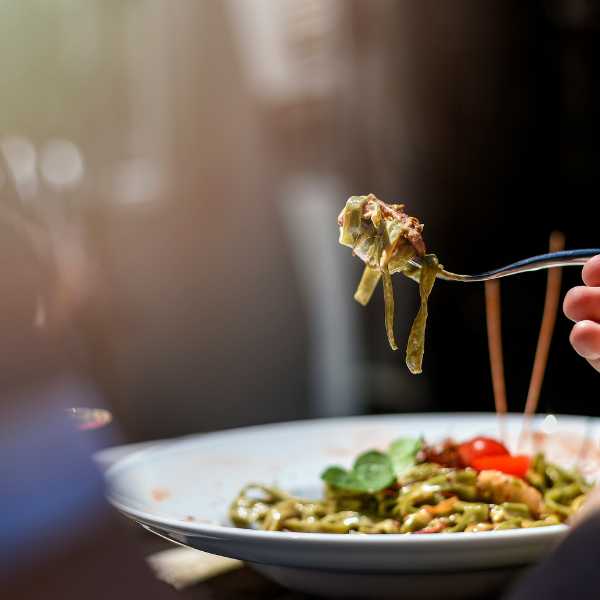 Geschenkkorb mit italienischer Pasta