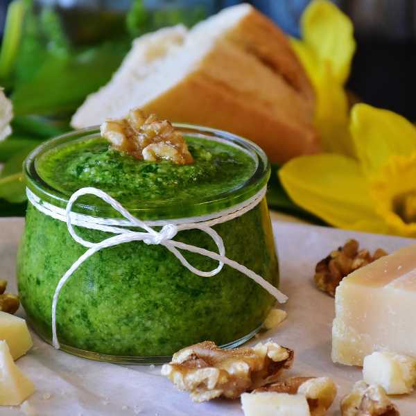 Geschenkkorb mit Pesto
