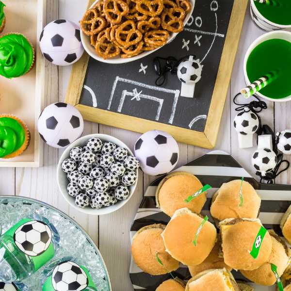 Geschenkkorb mit Snacks