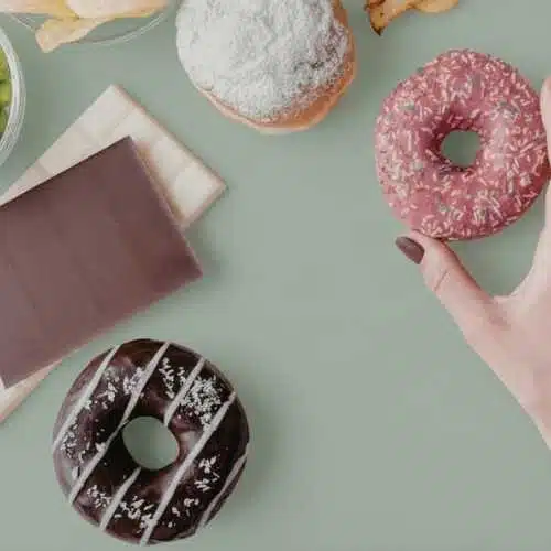 Geschenkkorb mit süße Leckereien