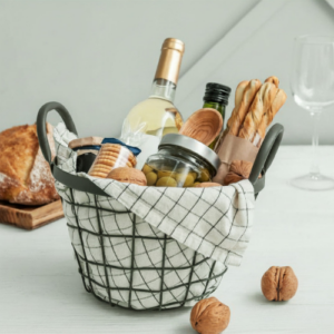 Geschenkkorb verpacken ohne Folie: 7 Ideen, die edler aussehen als Cellophan